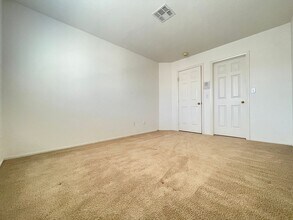 70 Belle La Blanc Ave in Las Vegas, NV - Building Photo - Building Photo