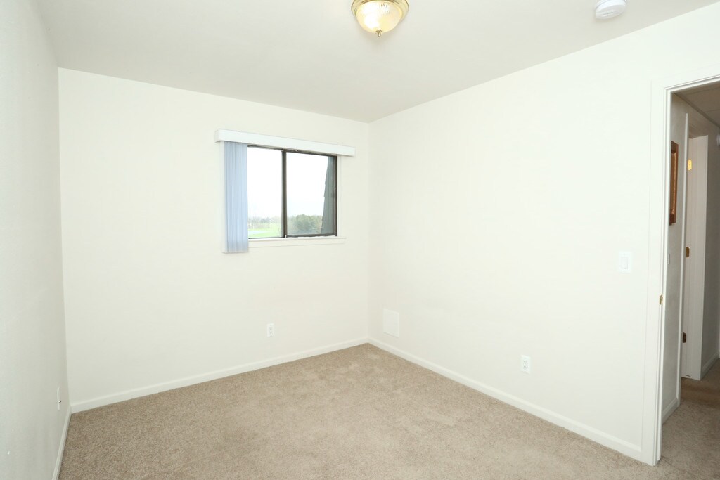 GolfView Apartments By The Bay Essexville, MI Apartments For Rent