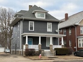 1607 W Main St in Peoria, IL - Building Photo