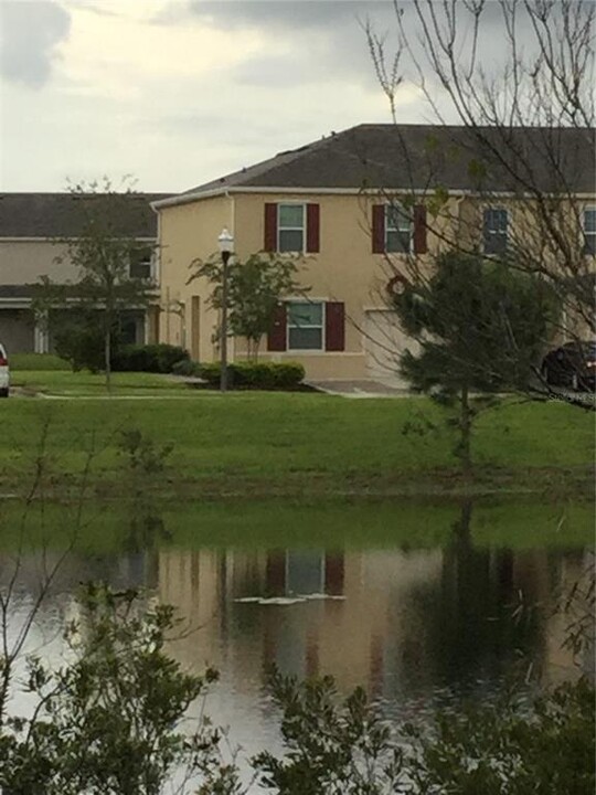 225 Arbor Lakes Dr in Davenport, FL - Foto de edificio