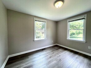 1239 Log Cabin Rd in Charlotte, NC - Building Photo - Building Photo