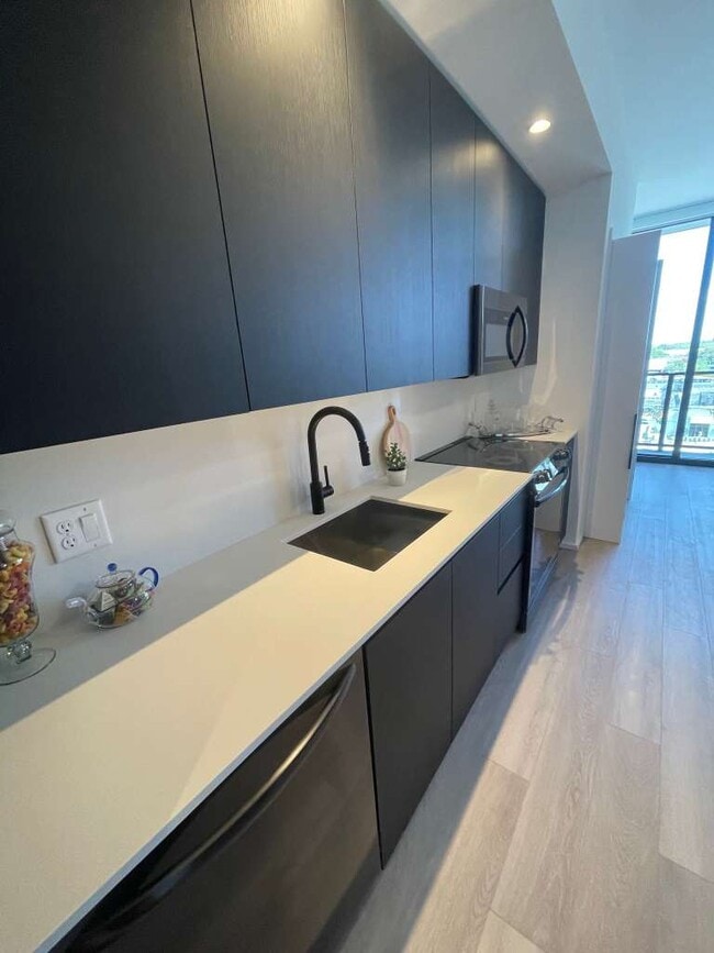 160 NW 32nd St, Unit S3 in Miami, FL - Building Photo - Building Photo