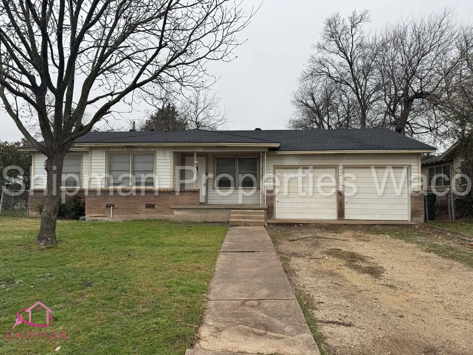 1100 N 62nd St in Waco, TX - Building Photo