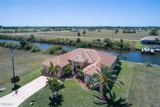 4114 NW 39th Ln in Cape Coral, FL - Foto de edificio - Building Photo
