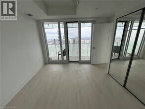 3900 Confederation Pkwy in Mississauga, ON - Building Photo - Building Photo