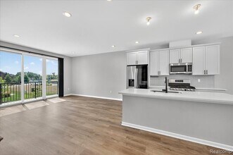 1087 Hampton Cir in Detroit, MI - Building Photo - Building Photo