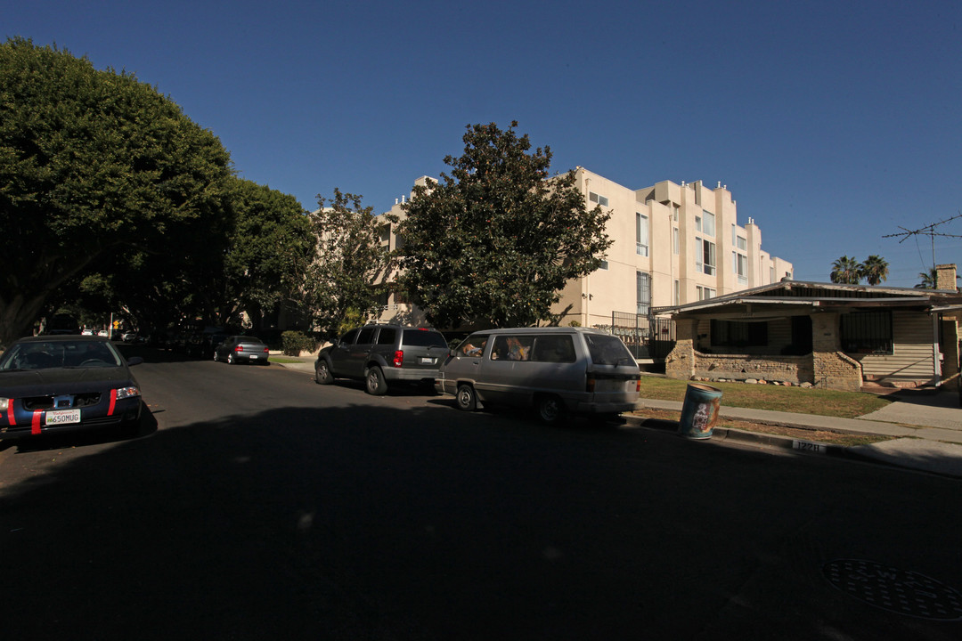 1230 N Cherokee Ave in Los Angeles, CA - Building Photo