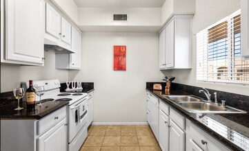 Sunland Gardens LLC in Sun Valley, CA - Building Photo - Interior Photo