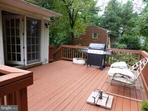 2046 Greenwich St in Falls Church, VA - Building Photo - Building Photo