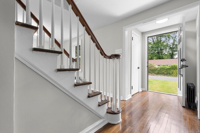 17 Brookdale Ave in Bloomfield, CT - Building Photo - Building Photo