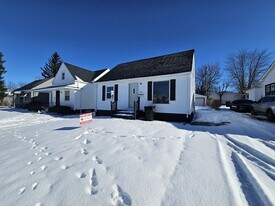 4445 E 154th St in Cleveland, OH - Building Photo