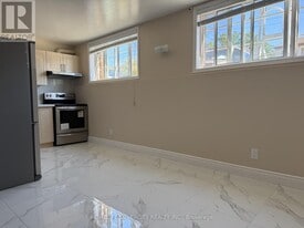 23 Division St in St Catharines, ON - Building Photo