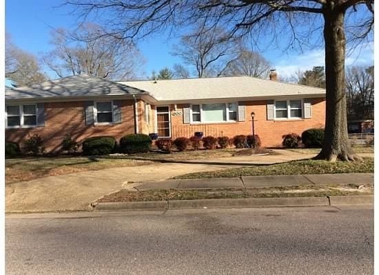 property at 900 Glenfield Ct