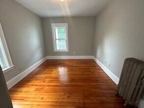 82 Conwell Ave in Somerville, MA - Building Photo - Building Photo