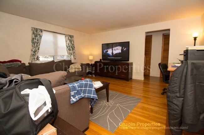 85 Chestnut St, Unit 6 in Brookline, MA - Foto de edificio - Building Photo