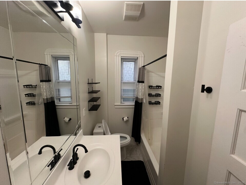 141 Ashley St in Hartford, CT - Building Photo
