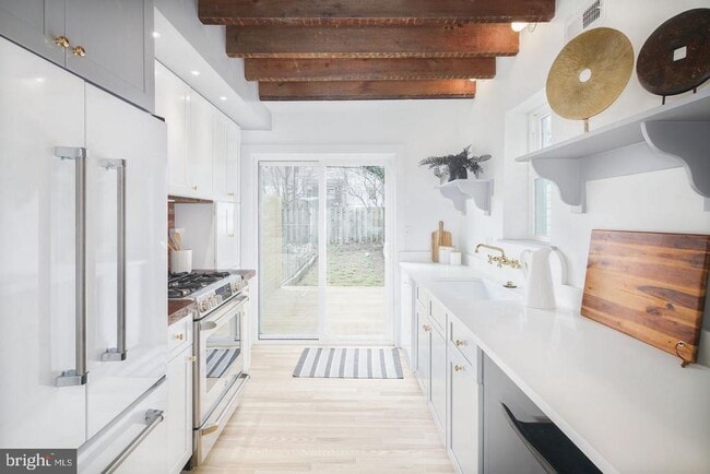 320 Iona Ave in Narberth, PA - Building Photo - Building Photo