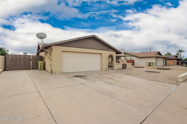 5055 W Vogel Ave in Glendale, AZ - Building Photo - Building Photo