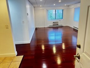 114 Foster St, Unit #1 in Peabody, MA - Building Photo - Building Photo