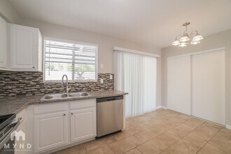 8336 N 105th Ln in Peoria, AZ - Foto de edificio - Building Photo