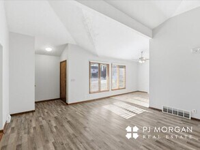 9524 Maple St in Omaha, NE - Building Photo - Building Photo