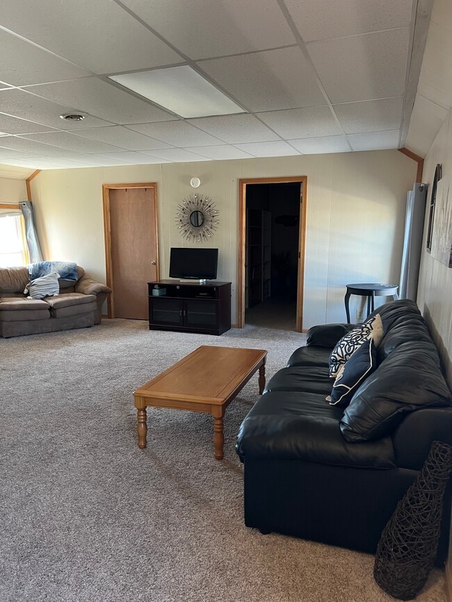 160 W Main St, Unit 160 Upstairs