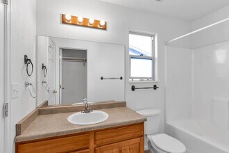 2404 Celtic Ct, Unit #B in Canon City, CO - Foto de edificio - Building Photo