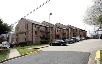 Bartton Place in Arlington, VA - Building Photo - Building Photo