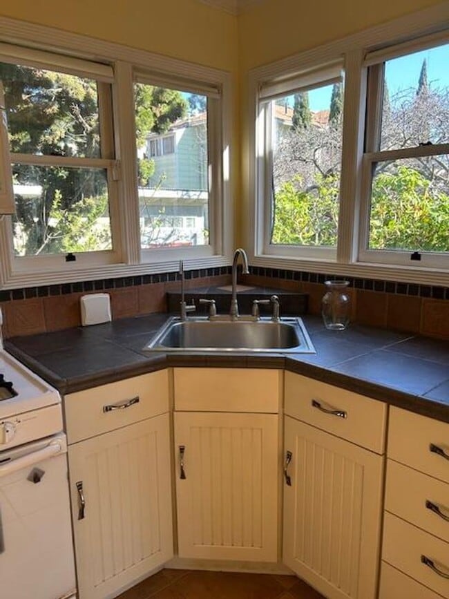 486 38th St in Oakland, CA - Building Photo - Building Photo