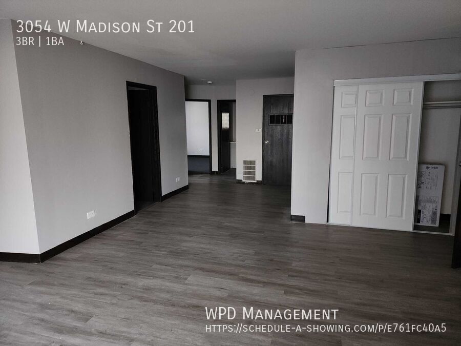 3054 W Madison St in Chicago, IL - Building Photo