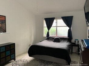 2242 Thomas St-Unit -B in Hollywood, FL - Building Photo - Building Photo