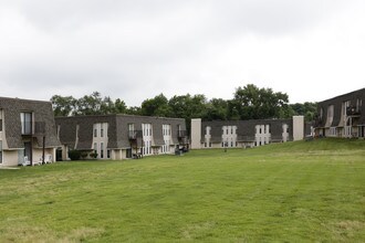 Inverness Apartments in Westville, NJ - Foto de edificio - Building Photo