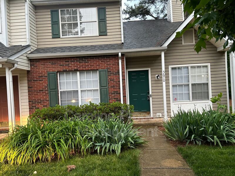 5670 Prescott Ct in Charlotte, NC - Building Photo
