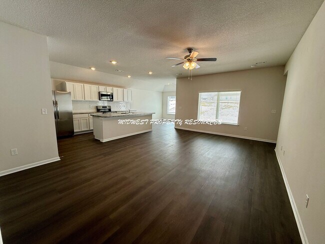 4737 SE 5th St in Blue Springs, MO - Foto de edificio - Building Photo