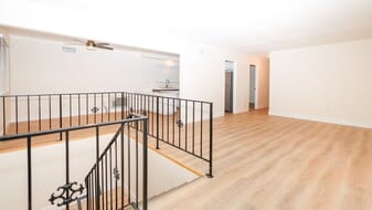 563 S Fashion Park St in Orange, CA - Building Photo