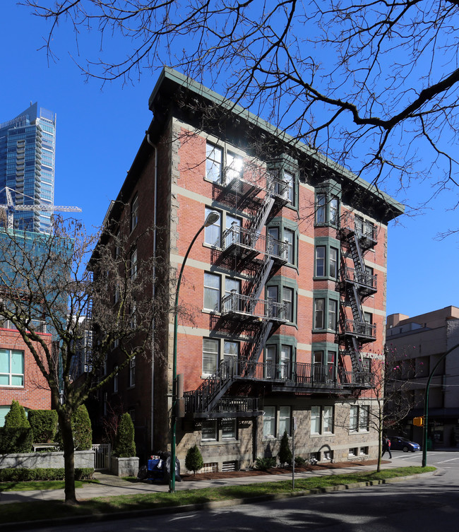 Le Guernsey in Vancouver, BC - Building Photo - Building Photo