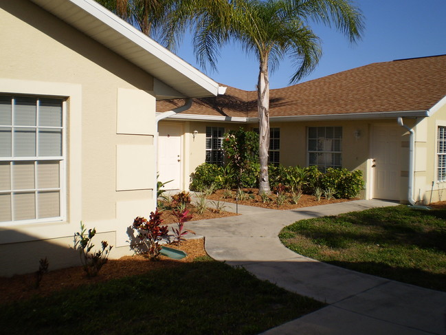 Solana Villa in Naples, FL - Building Photo - Building Photo