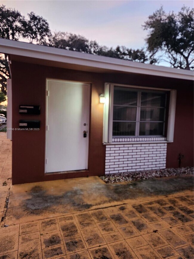 3901 SW 51st St-Unit -1 in Fort Lauderdale, FL - Building Photo - Building Photo