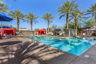 CIRQ 44 in Phoenix, AZ - Building Photo