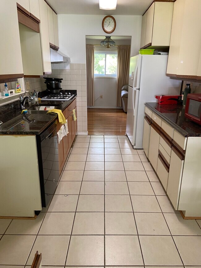 5010 Wakefield Chapel Rd in Annandale, VA - Building Photo - Building Photo