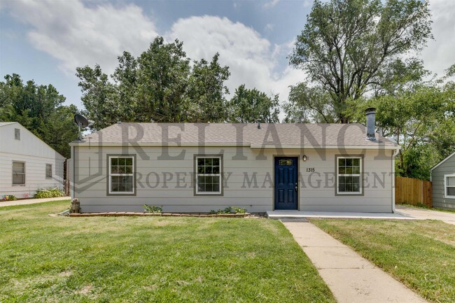 1315 E Charleston Dr in Park City, KS - Foto de edificio - Building Photo