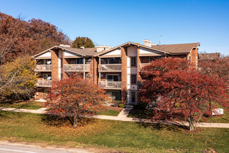 College Green Apartments in Lisle, IL - Building Photo - Building Photo