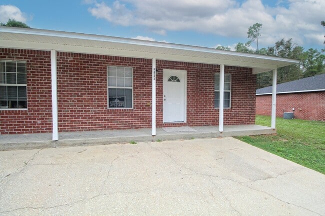 6853 Roundup Ln in Milton, FL - Building Photo - Building Photo