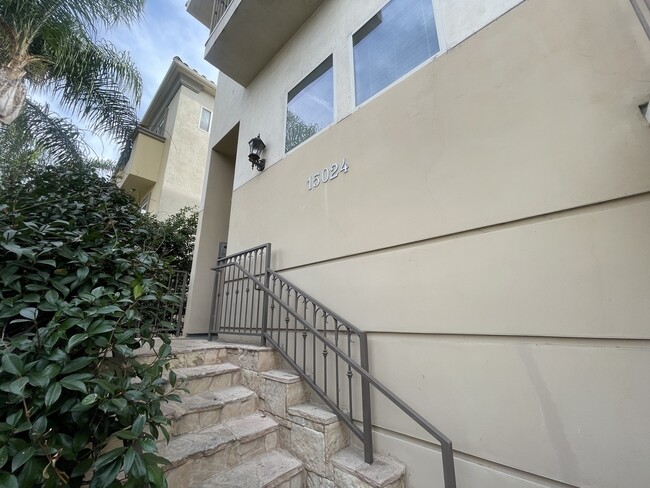 15024 Magnolia Blvd in Sherman Oaks, CA - Building Photo - Building Photo