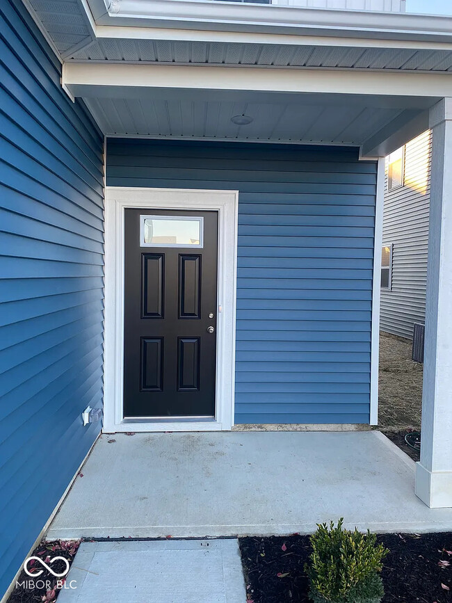 3872 Riverstone Dr in Whitestown, IN - Building Photo - Building Photo