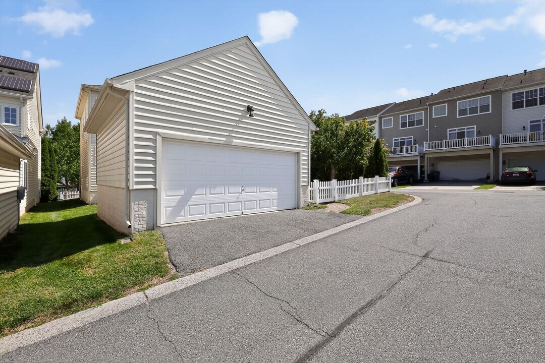 23100 Serviceberry Dr in Clarksburg, MD - Building Photo