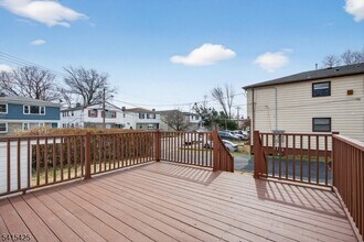 21 Lombardy Pl in Maplewood, NJ - Building Photo - Building Photo