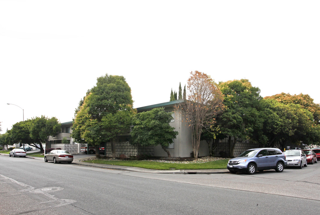 Cloverdale Apartments in Mountain View, CA - Building Photo