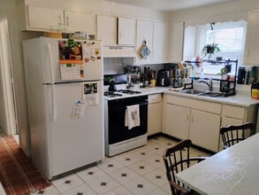 87 Salem St, Unit 1stFloor left in Lowell, MA - Building Photo - Building Photo