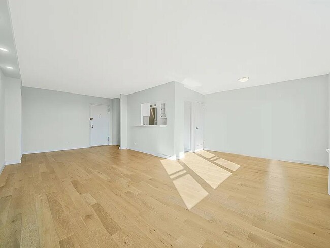 460 E 79th St in New York, NY - Foto de edificio - Building Photo